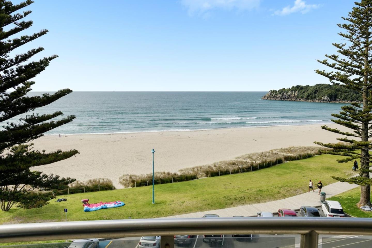 Apartamento Oceanside Bliss - Absolute Beachfront - Uninterrupted Ocean Views With Pool Mount Maunganui Exterior foto