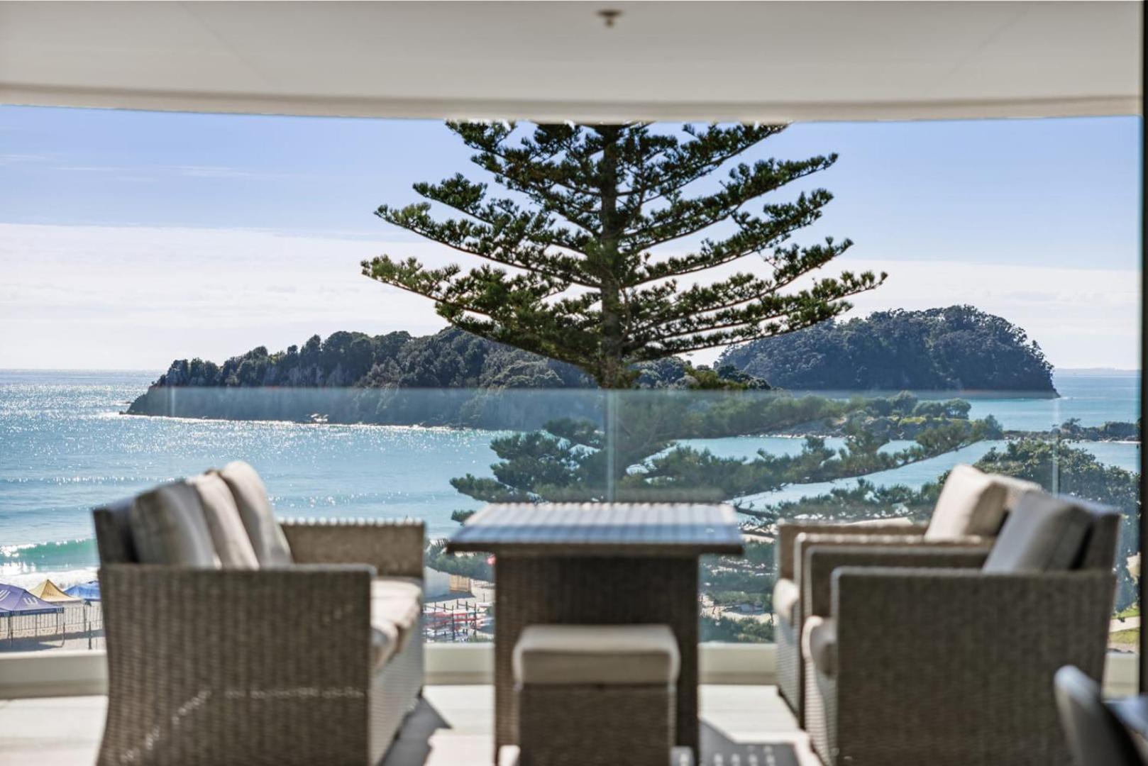 Apartamento Oceanside Bliss - Absolute Beachfront - Uninterrupted Ocean Views With Pool Mount Maunganui Exterior foto