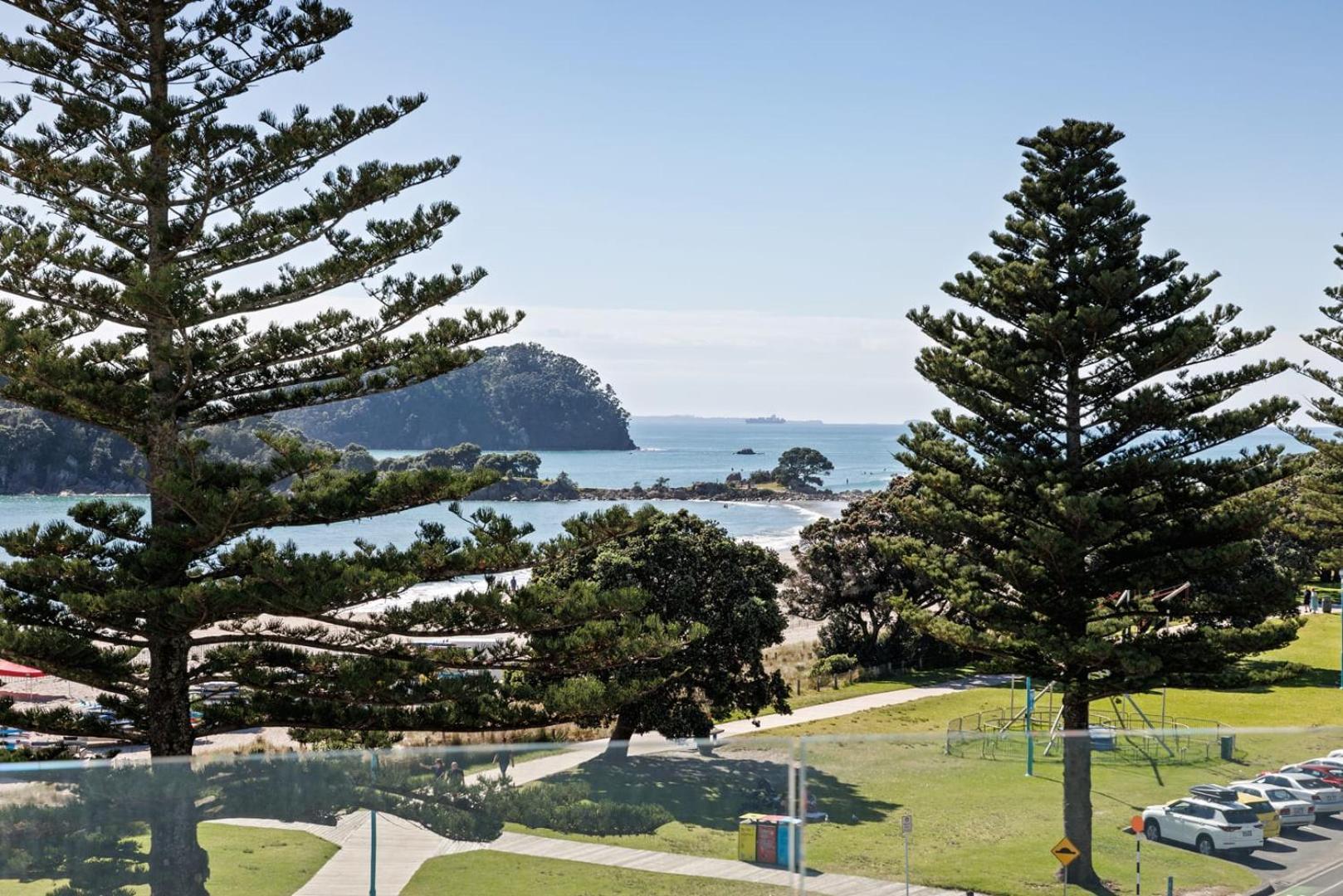 Apartamento Oceanside Bliss - Absolute Beachfront - Uninterrupted Ocean Views With Pool Mount Maunganui Exterior foto