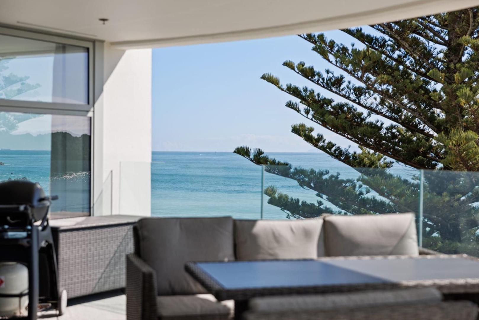 Apartamento Oceanside Bliss - Absolute Beachfront - Uninterrupted Ocean Views With Pool Mount Maunganui Exterior foto