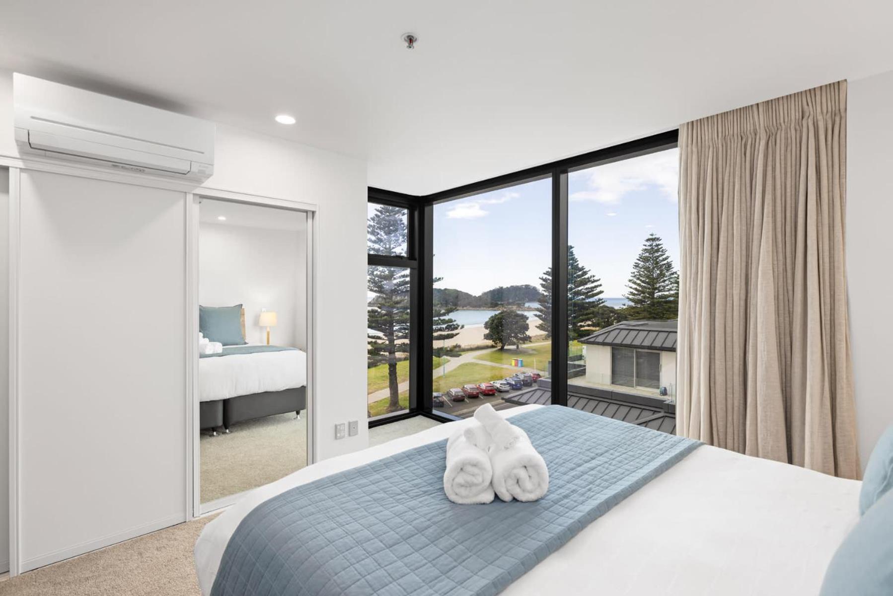 Apartamento Oceanside Bliss - Absolute Beachfront - Uninterrupted Ocean Views With Pool Mount Maunganui Exterior foto