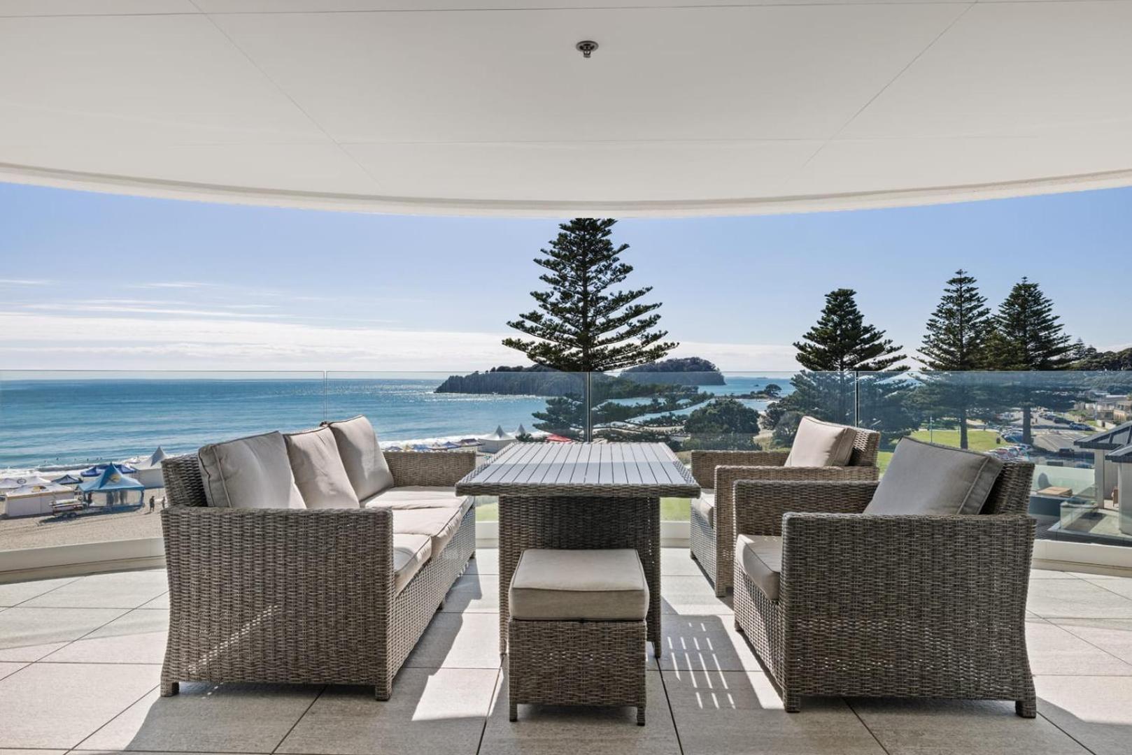 Apartamento Oceanside Bliss - Absolute Beachfront - Uninterrupted Ocean Views With Pool Mount Maunganui Exterior foto