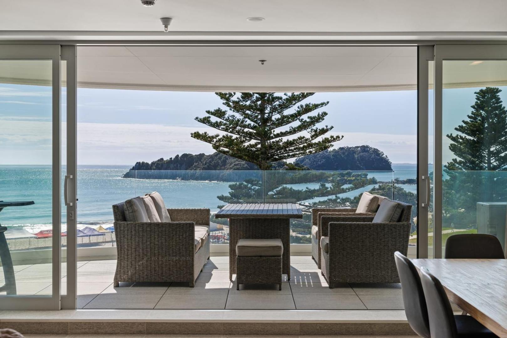 Apartamento Oceanside Bliss - Absolute Beachfront - Uninterrupted Ocean Views With Pool Mount Maunganui Exterior foto