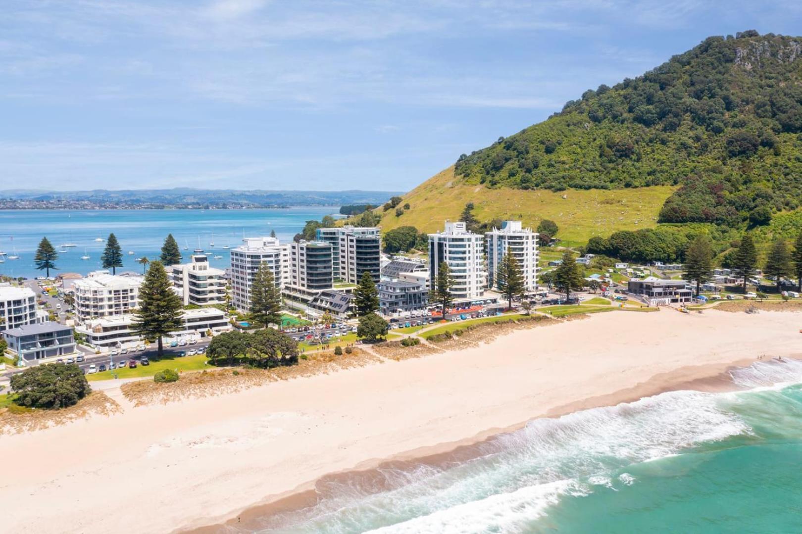 Apartamento Oceanside Bliss - Absolute Beachfront - Uninterrupted Ocean Views With Pool Mount Maunganui Exterior foto