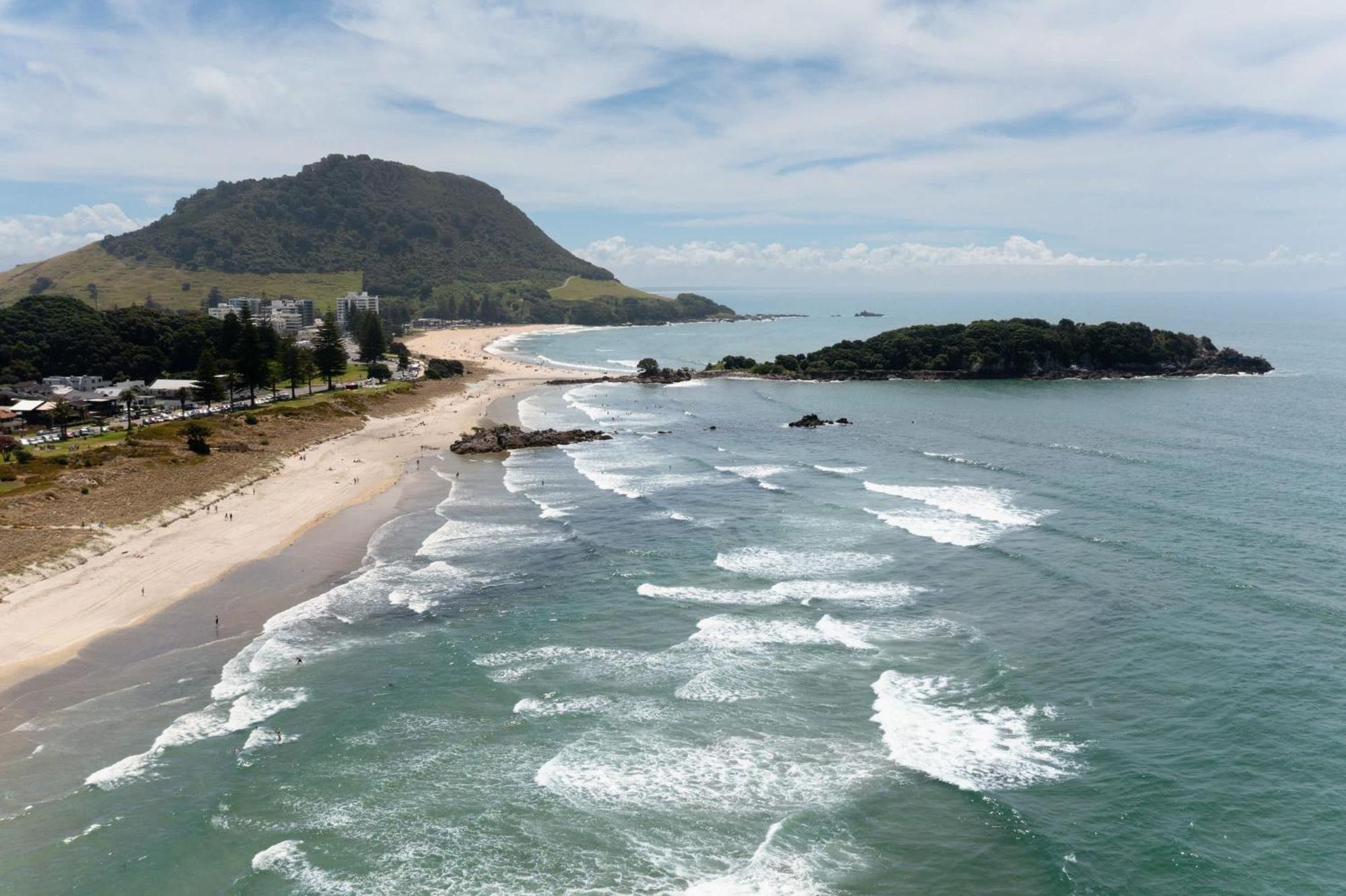 Apartamento Oceanside Bliss - Absolute Beachfront - Uninterrupted Ocean Views With Pool Mount Maunganui Exterior foto