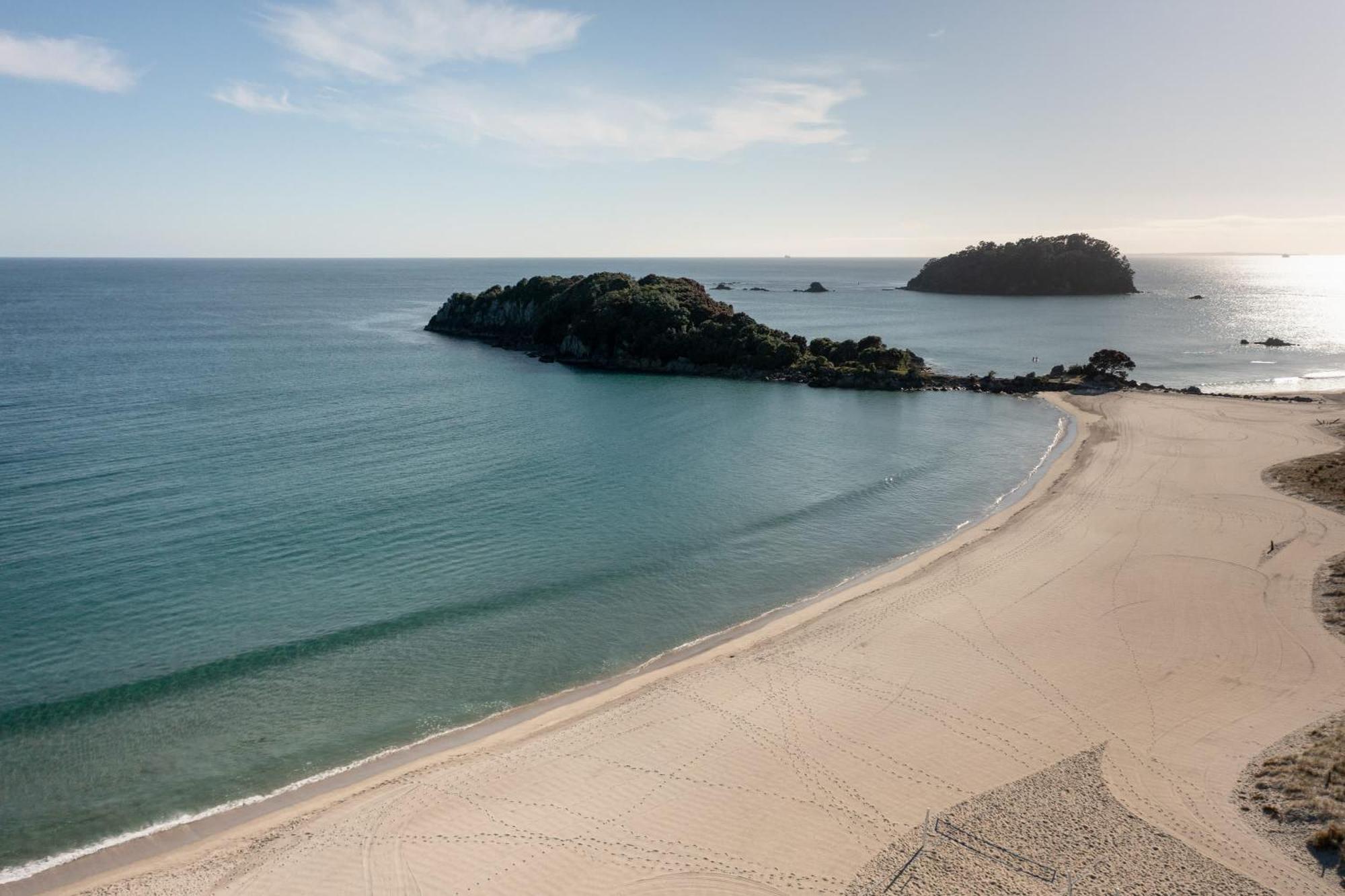 Apartamento Oceanside Bliss - Absolute Beachfront - Uninterrupted Ocean Views With Pool Mount Maunganui Exterior foto