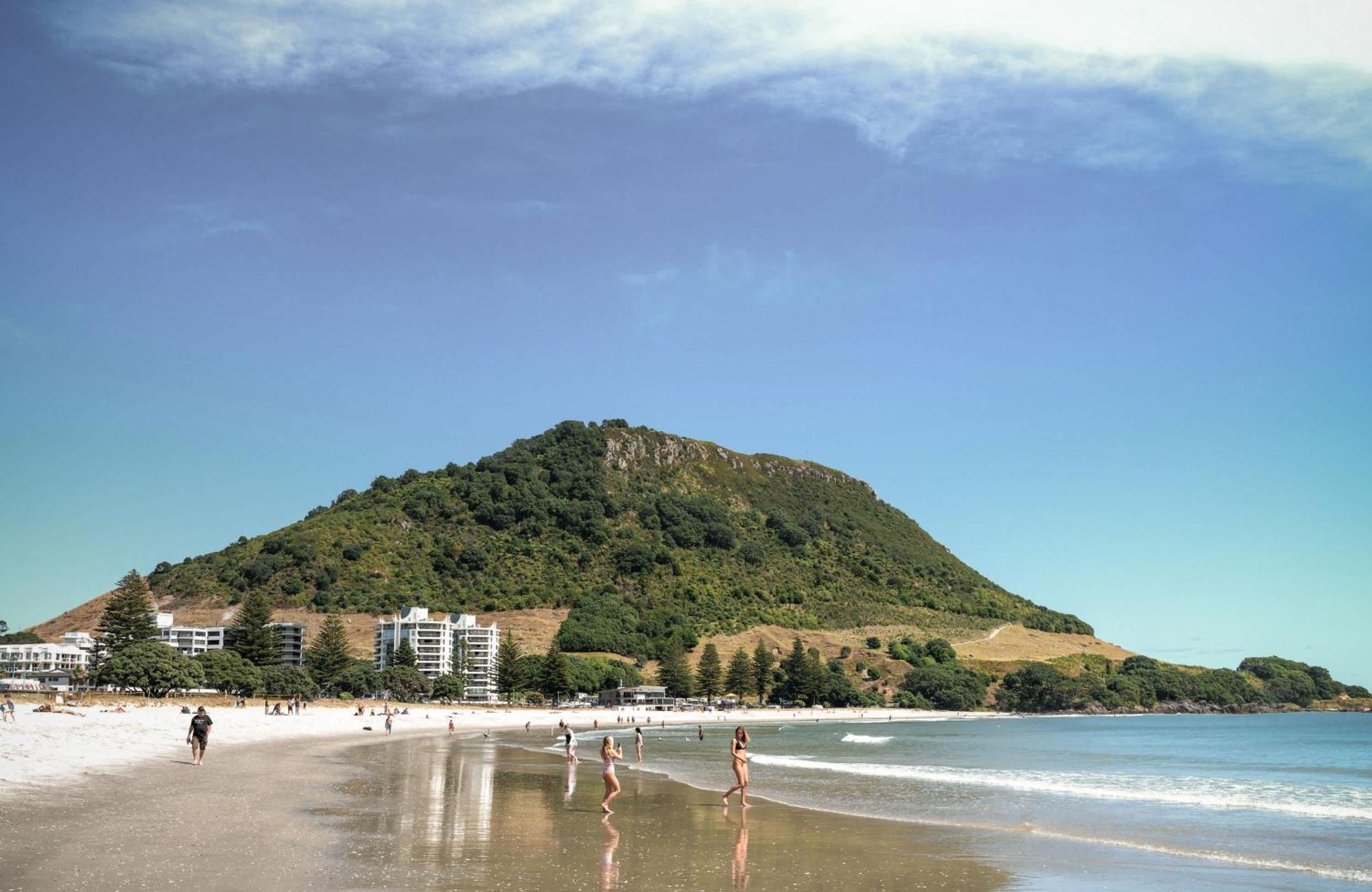 Apartamento Oceanside Bliss - Absolute Beachfront - Uninterrupted Ocean Views With Pool Mount Maunganui Exterior foto